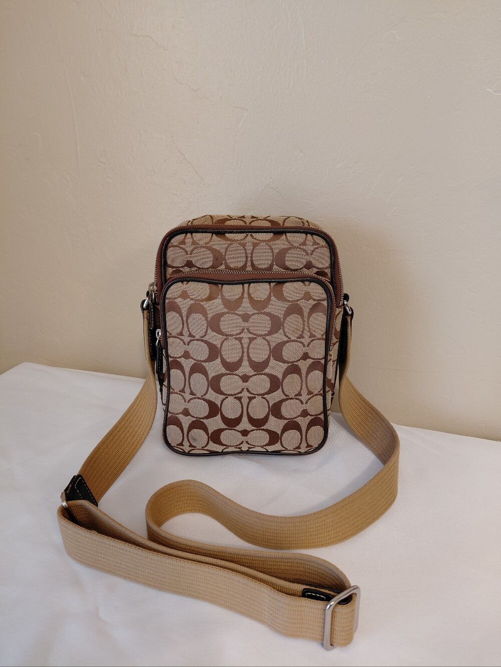 Coach Vintage Signature International Unisex Travel Crossbody Bag # 4270 - Picture 2 of 15